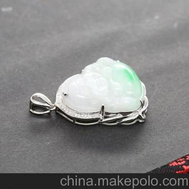 匠心独运 18K金与玉佛吊坠的定制镶嵌艺术